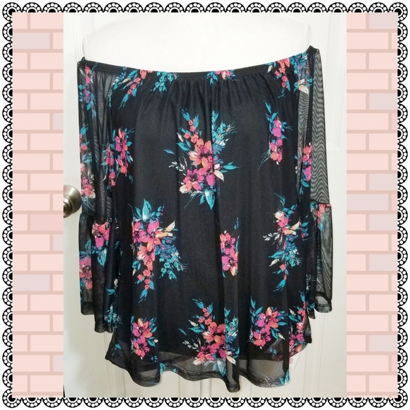 Ashley Blue Tops - {Ashley Blue} off-the-shoulder top, bell slvs, PXL